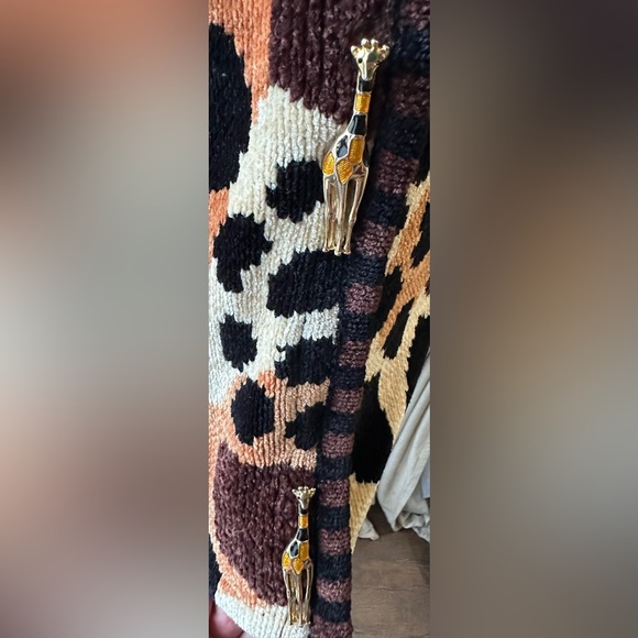 Sweater Sweater Multi Animal Print Giraffe Button Cardigan - Picture 5 of 10
